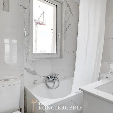 Confort Et Boheme Chic A 19e Appartamento