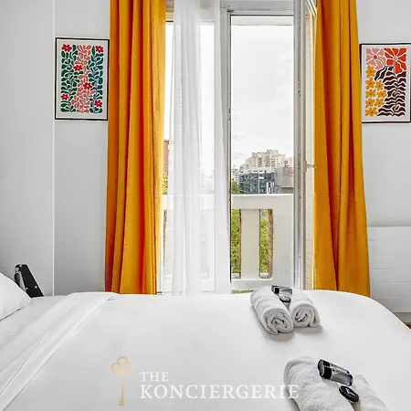 Confort Et Boheme Chic A 19e Apartment